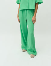 Lade das Bild in den Galerie-Viewer, MBYM Kassaka-M Green Bouquet