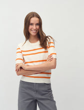 Lade das Bild in den Galerie-Viewer, MBYM Carla-M Strickshirt Sugar Orange Peel Stripe