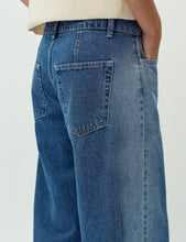Lade das Bild in den Galerie-Viewer, MBYM Pyras-M Fading Denim Wash