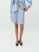 Lade das Bild in den Galerie-Viewer, MBYM Calyn-M Shorts Blue Zinnia Stripe