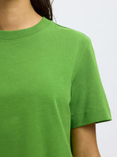 Lade das Bild in den Galerie-Viewer, SELECTED SLFEssential Boxy Tee Spindle Tree