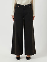 Lade das Bild in den Galerie-Viewer, YAS YASLami Jeans - Dark Brown Denim