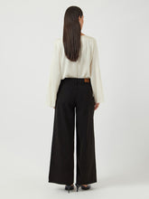 Lade das Bild in den Galerie-Viewer, YAS YASLami Jeans - Dark Brown Denim