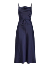 Lade das Bild in den Galerie-Viewer, YAS YASThea Long Dress Navy