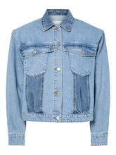 Lade das Bild in den Galerie-Viewer, YAS YASFaro Denim Jacket - Light Blue Denim