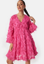 Lade das Bild in den Galerie-Viewer, YAS YASPazylla 2/4 Dress Bubblegum