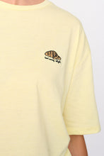 Lade das Bild in den Galerie-Viewer, 12530B T-Shirt - Gelb
