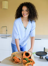 Lade das Bild in den Galerie-Viewer, Viviane Cardigan - Powder Blue
