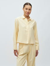 Lade das Bild in den Galerie-Viewer, Elio-M Bluse - Summer Yellow
