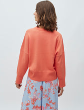 Lade das Bild in den Galerie-Viewer, Gillian-M Pullover - Emberglow
