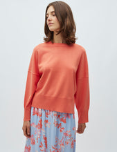 Lade das Bild in den Galerie-Viewer, Gillian-M Pullover - Emberglow
