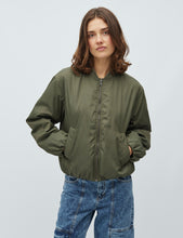 Lade das Bild in den Galerie-Viewer, Michi-M Bomberjacke - Dusty Olive
