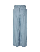 Lade das Bild in den Galerie-Viewer, Karolin-M Hose - Blue Soft Wash
