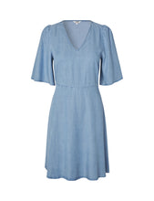 Lade das Bild in den Galerie-Viewer, Melika V-M Kleid - Blue Soft Wash
