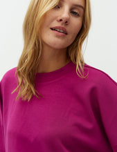 Lade das Bild in den Galerie-Viewer, Gill-M Sweatshirt - Radiant Raspberry
