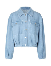 Lade das Bild in den Galerie-Viewer, Geviva-M Jeansjacke - Light Soft Wash
