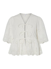 Lade das Bild in den Galerie-Viewer, Yascornelia Bluse - Star White

