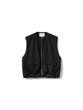 Lade das Bild in den Galerie-Viewer, N-Melany Weste - Schwarz
