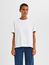 Lade das Bild in den Galerie-Viewer, SELECTED SLFEssential Boxy Tee Bright White
