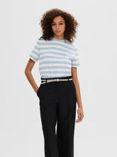 Lade das Bild in den Galerie-Viewer, SELECTED SLFEssential Striped Boxy Tee Cashmere Blue Bright White
