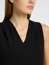 Lade das Bild in den Galerie-Viewer, SELECTED SLFTenny V-Neck Top Black
