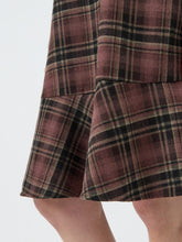 Lade das Bild in den Galerie-Viewer, YAS YASTurbo Spencer Dress - Port Royale Black

