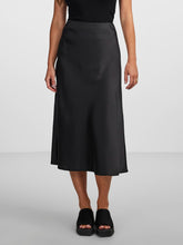 Lade das Bild in den Galerie-Viewer, YAS YASPella Midi Skirt Noos - Black
