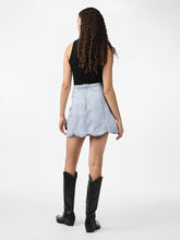 Lade das Bild in den Galerie-Viewer, YAS YASScallop Short Denim Skirt Light Blue Denim
