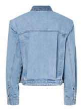 Lade das Bild in den Galerie-Viewer, YAS YASFaro Denim Jacket - Light Blue Denim
