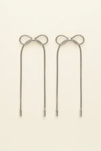 Lade das Bild in den Galerie-Viewer, MY JEWELLERY Schleifenohrringe silber
