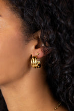 Lade das Bild in den Galerie-Viewer, MY JEWELLERY Ohrringe mit mehreren Reihen klein gold
