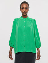 Lade das Bild in den Galerie-Viewer, MBYM Solstice-M Shirt Bright Green
