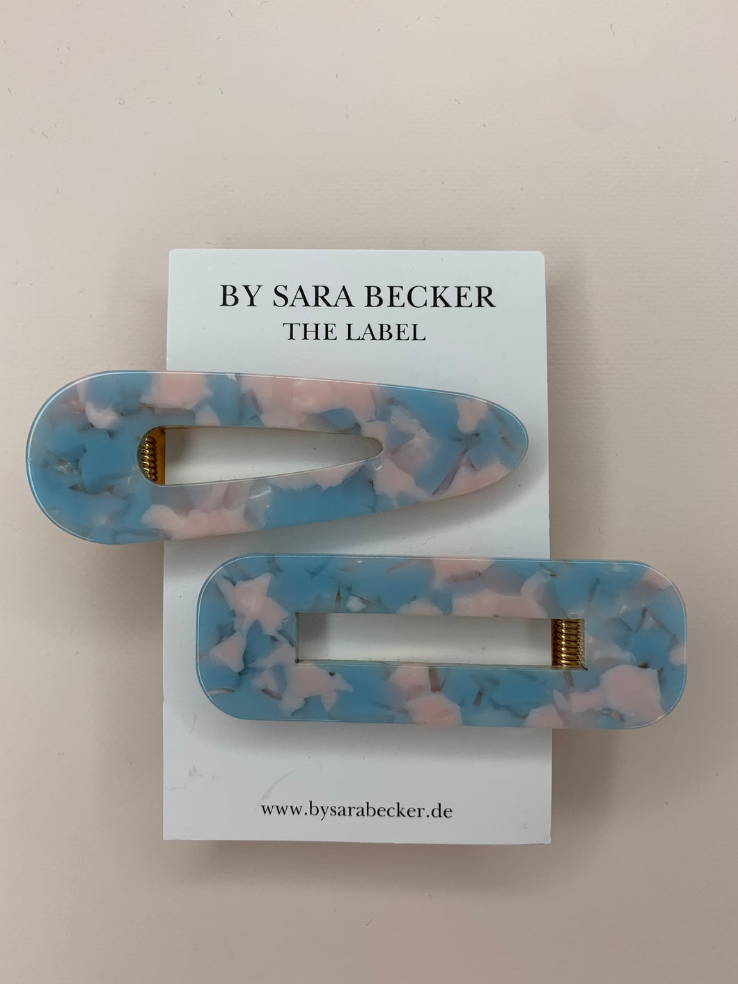 BY SARA BECKER Clips Marmor Blau