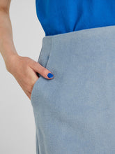 Lade das Bild in den Galerie-Viewer, YAS YASWilla Wool Mix Mini Skirt Ashley Blue
